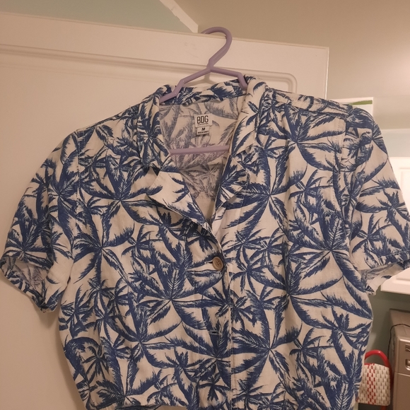 Cropped button up/tie linen shirt - Picture 2 of 5